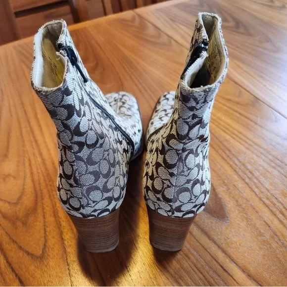 Women’s Coach Boots - Picture 5 of 8